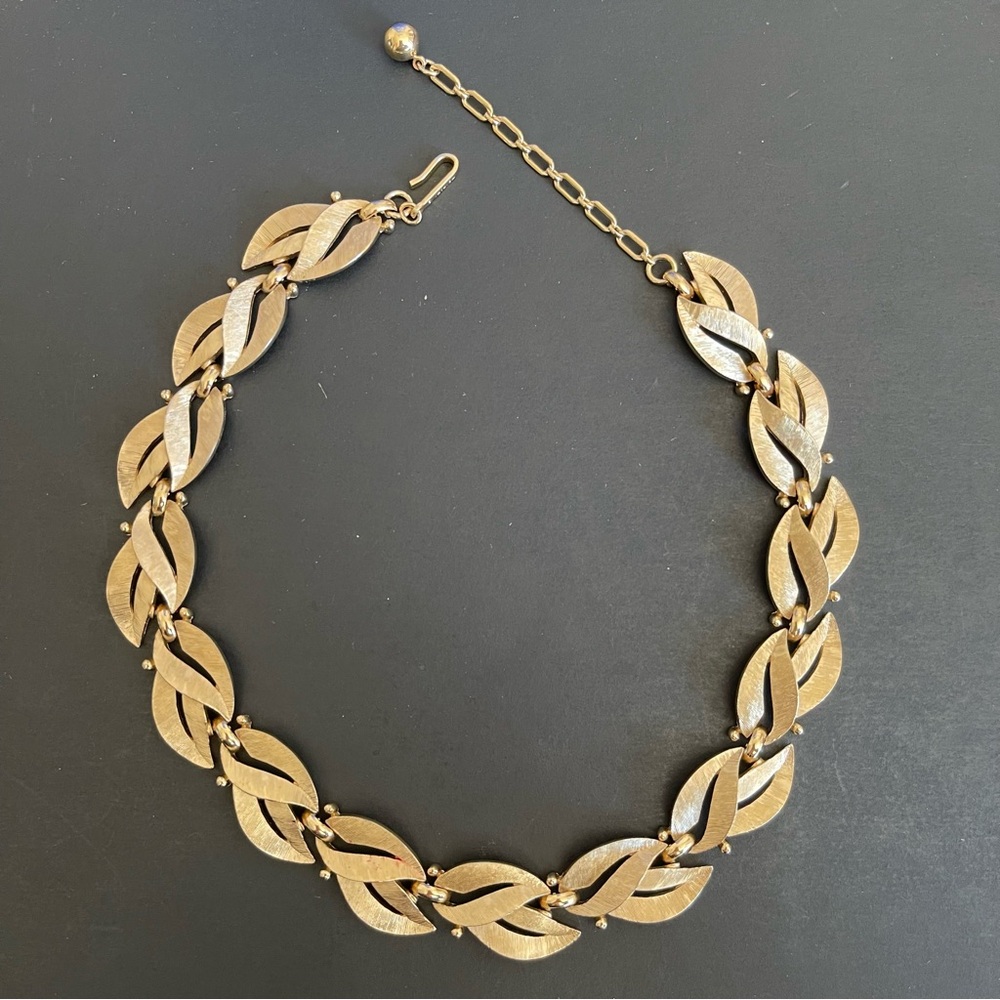 Vintage TRIFARI matte Gold Leaf Necklace.